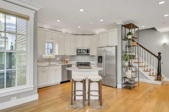 1-7 Brattle Cir` 1, Cambridge, MA 02138