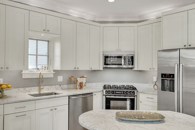 1-7 Brattle Cir` 1, Cambridge, MA 02138