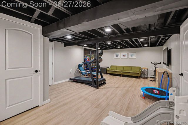 590 Hecht Drive, Madison Heights, MI 48071
