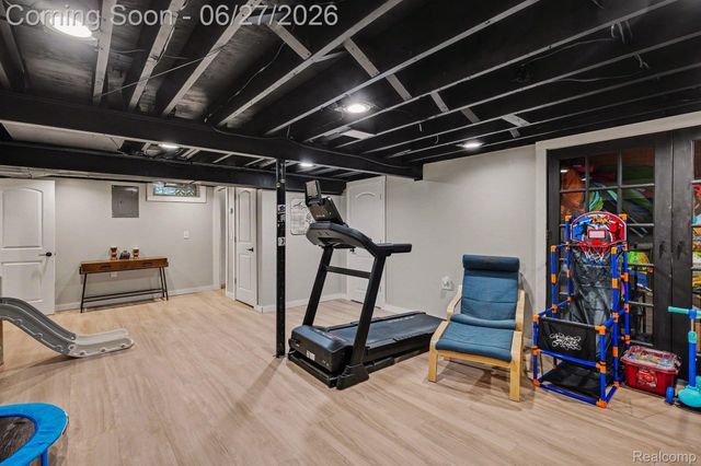 590 Hecht Drive, Madison Heights, MI 48071