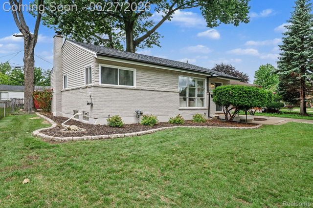 590 Hecht Drive, Madison Heights, MI 48071