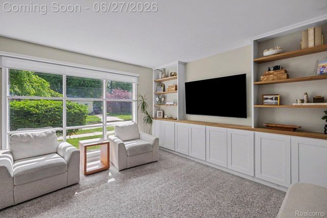 590 Hecht Drive, Madison Heights, MI 48071