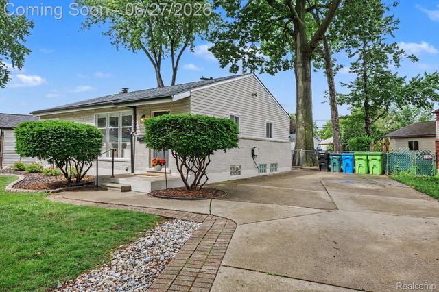 590 Hecht Drive, Madison Heights, MI 48071