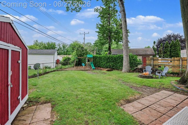 590 Hecht Drive, Madison Heights, MI 48071