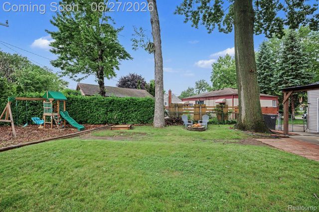 590 Hecht Drive, Madison Heights, MI 48071