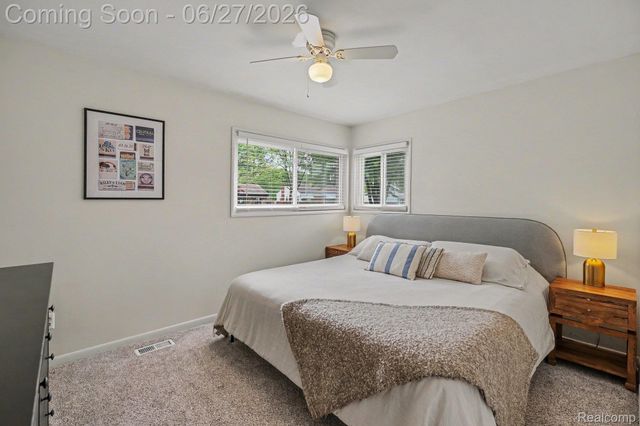 590 Hecht Drive, Madison Heights, MI 48071