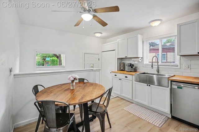 590 Hecht Drive, Madison Heights, MI 48071