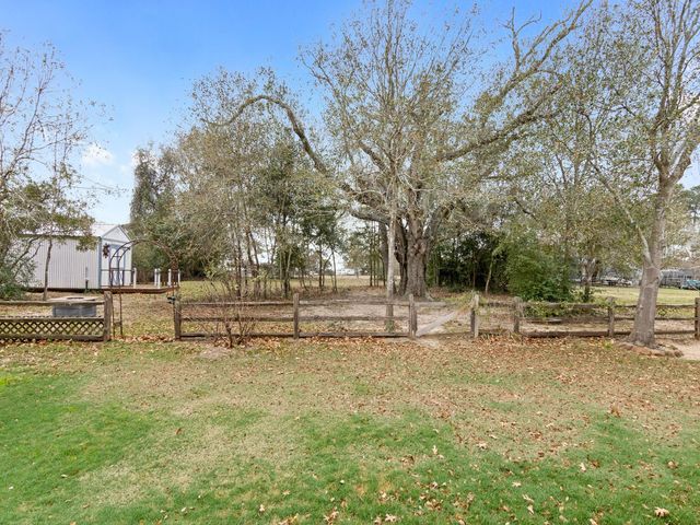 6130 Homeland Lane, Brenham, TX 77833