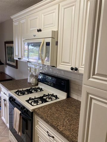 6188 80TH STREET N 105, St Petersburg, FL 33709