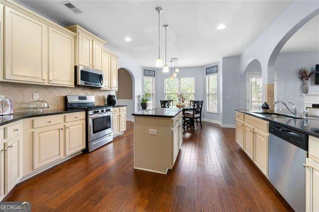 204 MISTY GROVE Drive, Loganville, GA 30052