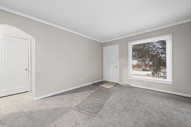 27699 Brettonwoods Street, Madison Heights, MI 48071