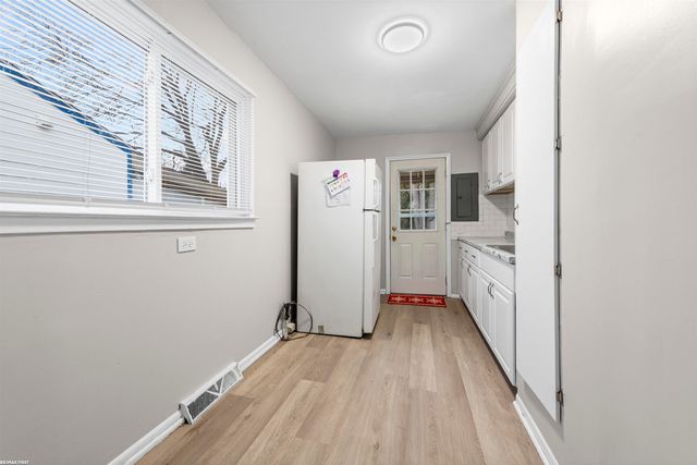 27699 Brettonwoods Street, Madison Heights, MI 48071