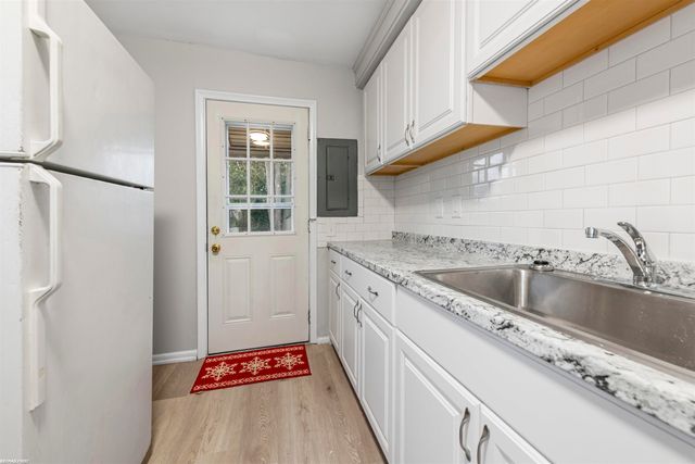 27699 Brettonwoods Street, Madison Heights, MI 48071