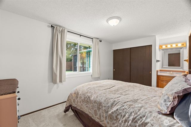 8825 Skokomish Way NE, Olympia, WA 98516