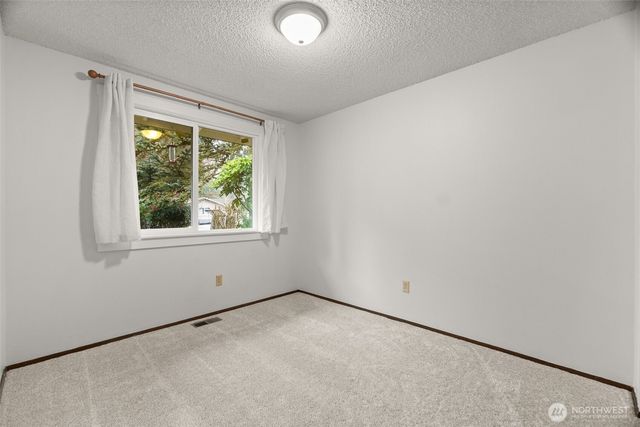 8825 Skokomish Way NE, Olympia, WA 98516