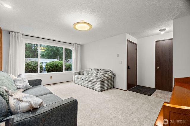 8825 Skokomish Way NE, Olympia, WA 98516