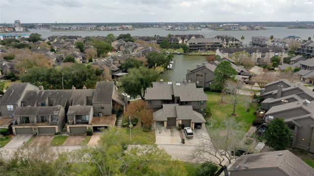 2662 Sailboat Drive, Houston, TX 77058