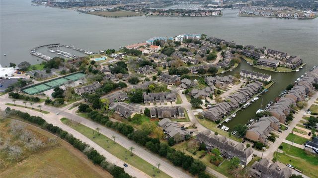 2662 Sailboat Drive, Houston, TX 77058