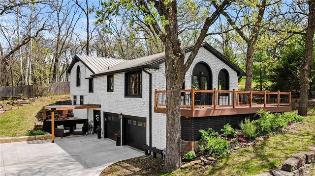 8305 NW Forest Drive, Weatherby Lake, MO 64152