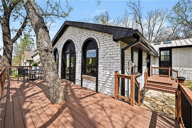 8305 NW Forest Drive, Weatherby Lake, MO 64152