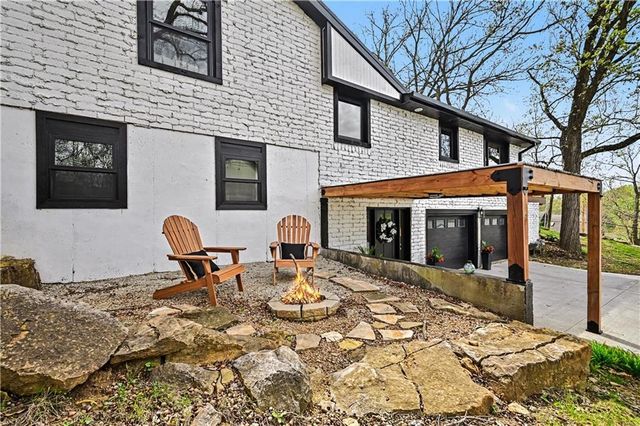 8305 NW Forest Drive, Weatherby Lake, MO 64152
