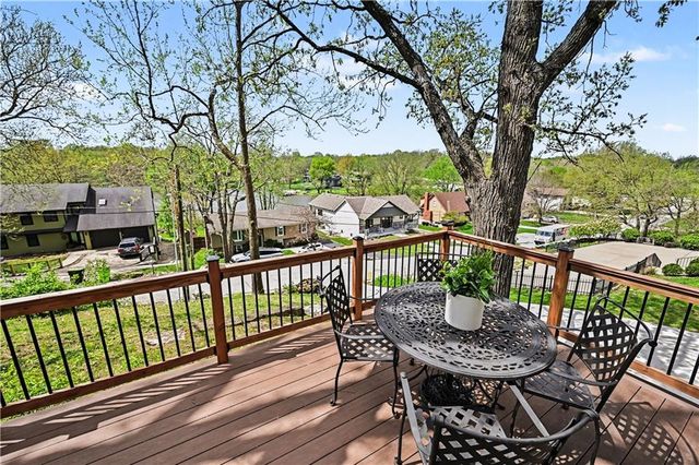 8305 NW Forest Drive, Weatherby Lake, MO 64152