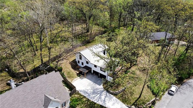 8305 NW Forest Drive, Weatherby Lake, MO 64152