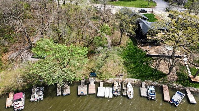 8305 NW Forest Drive, Weatherby Lake, MO 64152