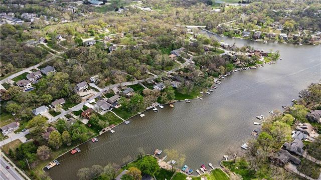 8305 NW Forest Drive, Weatherby Lake, MO 64152