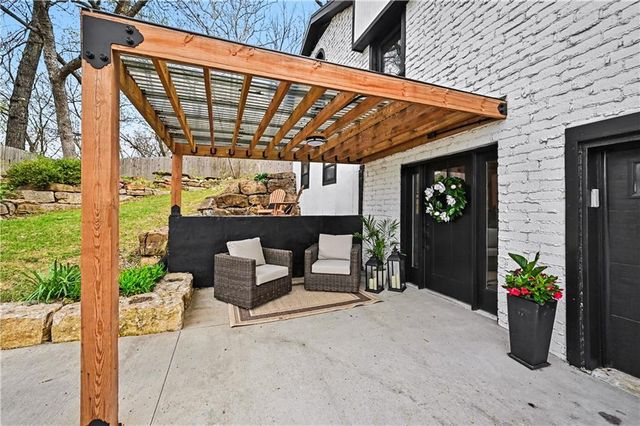 8305 NW Forest Drive, Weatherby Lake, MO 64152