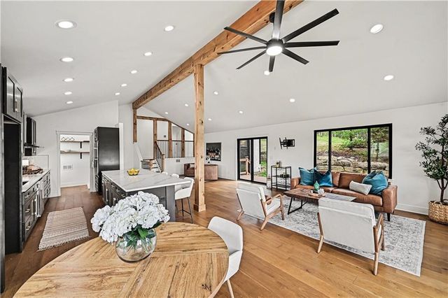 8305 NW Forest Drive, Weatherby Lake, MO 64152