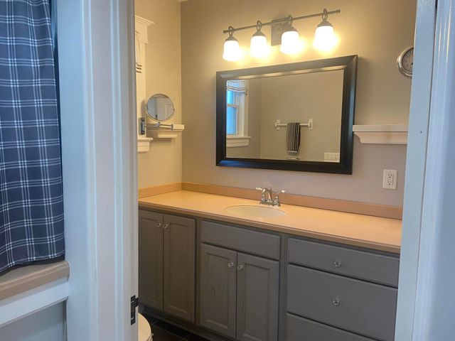 1180 W Grand Avenue, Muskegon City, MI 49441