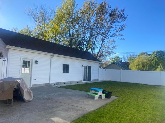 1180 W Grand Avenue, Muskegon City, MI 49441
