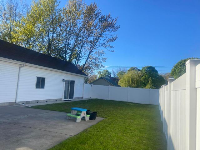 1180 W Grand Avenue, Muskegon City, MI 49441