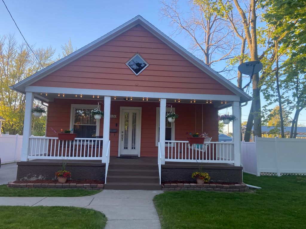 1180 W Grand Avenue, Muskegon City, MI 49441