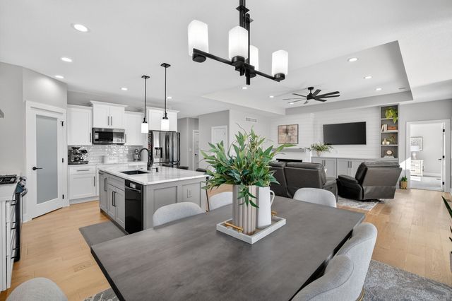 5015 149th Court, Urbandale, IA 50323