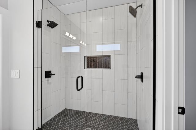 5015 149th Court, Urbandale, IA 50323