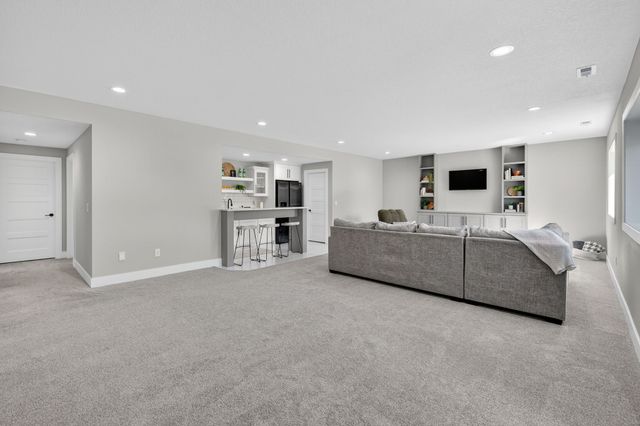 5015 149th Court, Urbandale, IA 50323