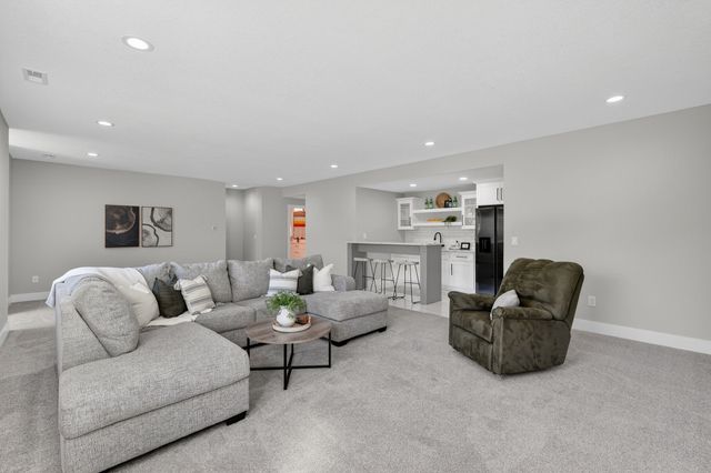 5015 149th Court, Urbandale, IA 50323