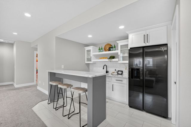 5015 149th Court, Urbandale, IA 50323