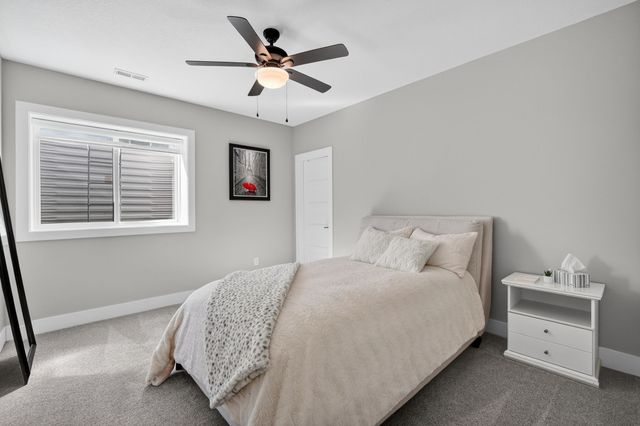 5015 149th Court, Urbandale, IA 50323