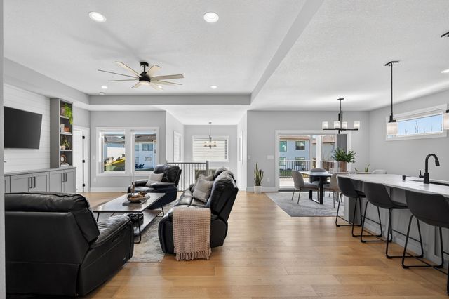 5015 149th Court, Urbandale, IA 50323