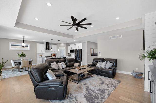 5015 149th Court, Urbandale, IA 50323