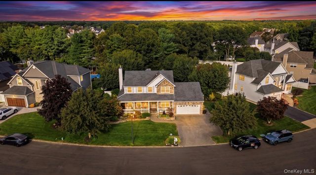 25 Laurel Lane, Holtsville, NY 11742