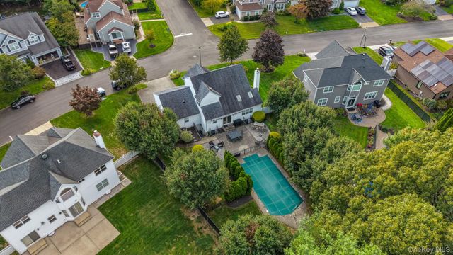 25 Laurel Lane, Holtsville, NY 11742