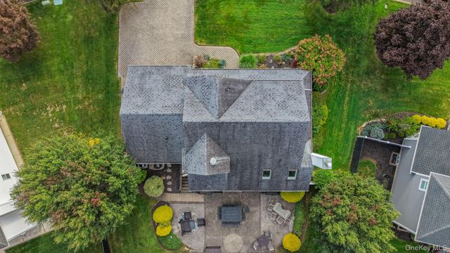 25 Laurel Lane, Holtsville, NY 11742