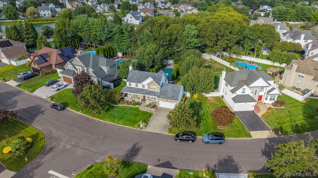 25 Laurel Lane, Holtsville, NY 11742