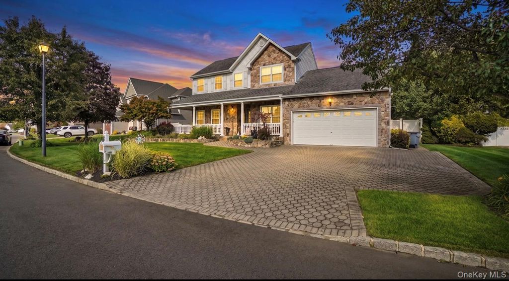25 Laurel Lane, Holtsville, NY 11742 — photo 3