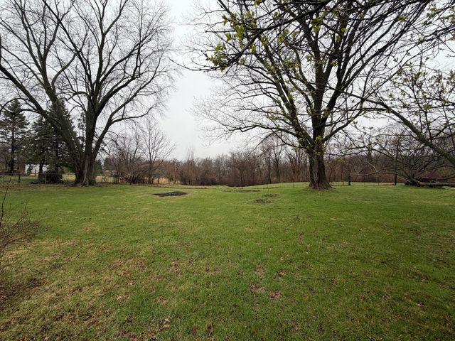 2403 Deets Road, Sterling, IL 61081