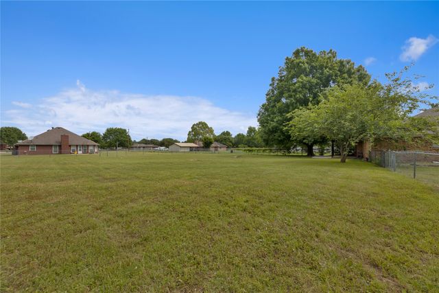 2944 Whispering Creek Lane, Burleson, TX 76028